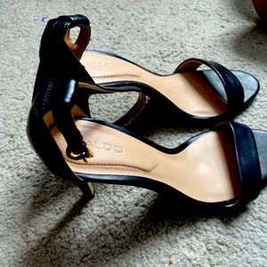 Black Aldo Sandals-never worn-Size 7